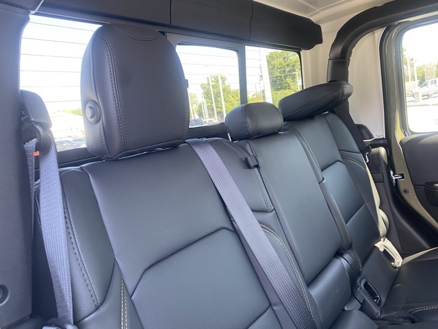 new 2025 Jeep Gladiator car, priced at $41,063