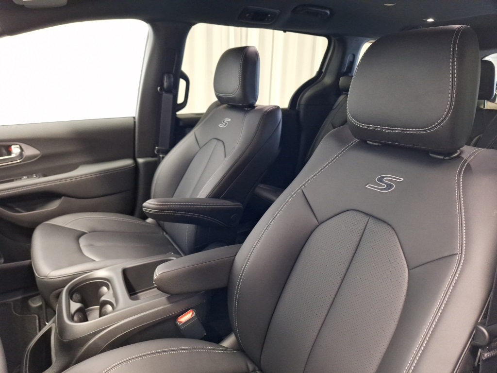 new 2026 Chrysler Pacifica car, priced at $45,330