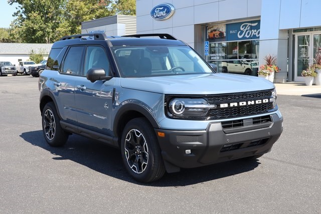 new 2025 Ford Bronco Sport car, priced at $39,945