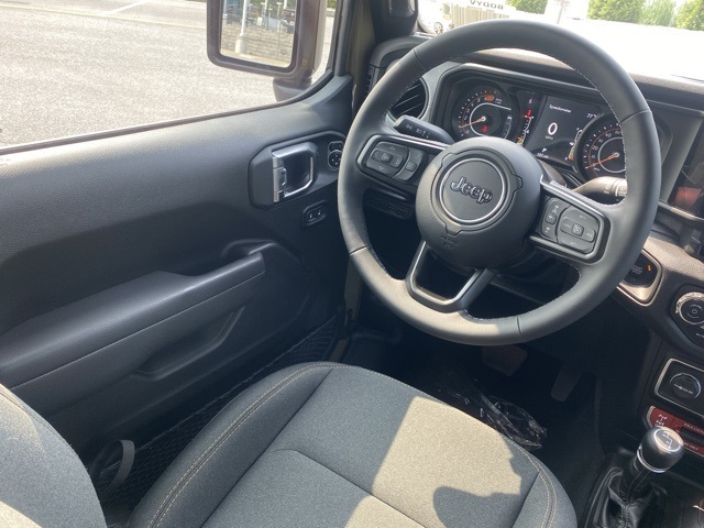 new 2025 Jeep Wrangler car, priced at $47,549
