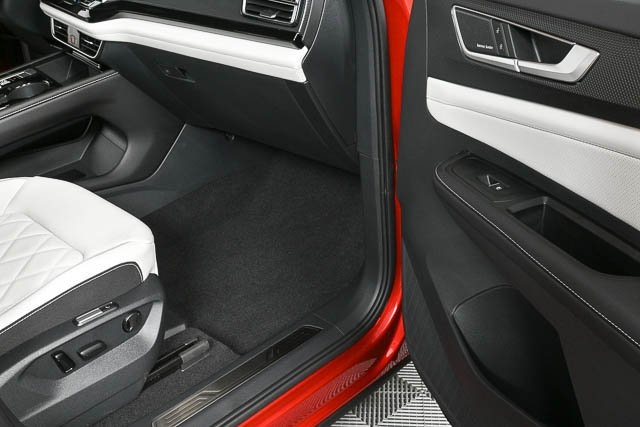 new 2025 Volkswagen Atlas Cross Sport car, priced at $54,324