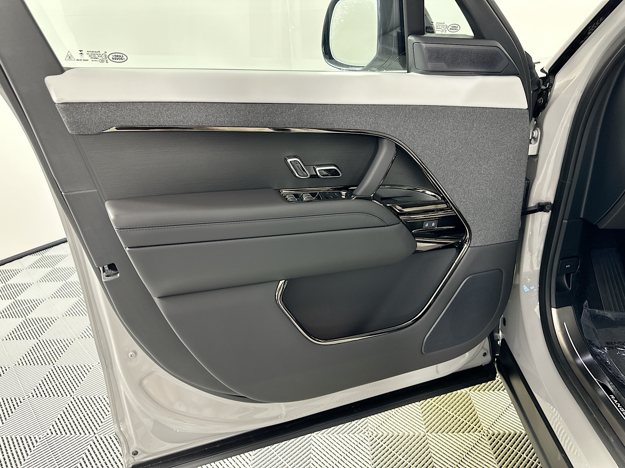 new 2025 Land Rover Range Rover Sport car, priced at $104,785