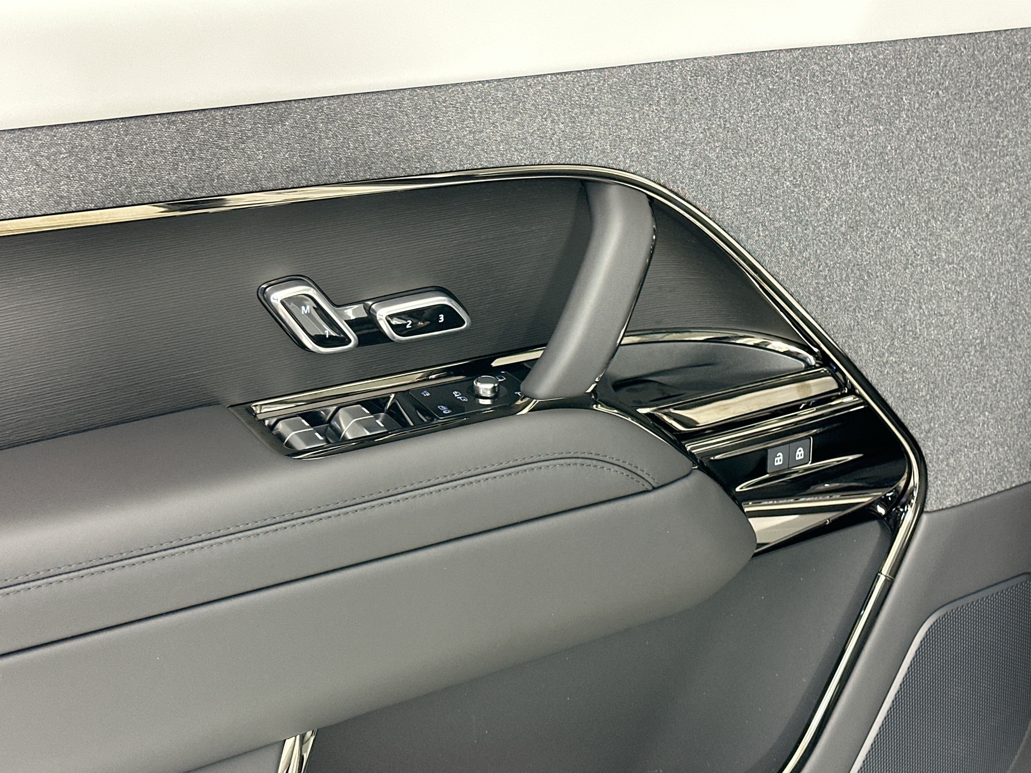 new 2025 Land Rover Range Rover Sport car, priced at $104,785