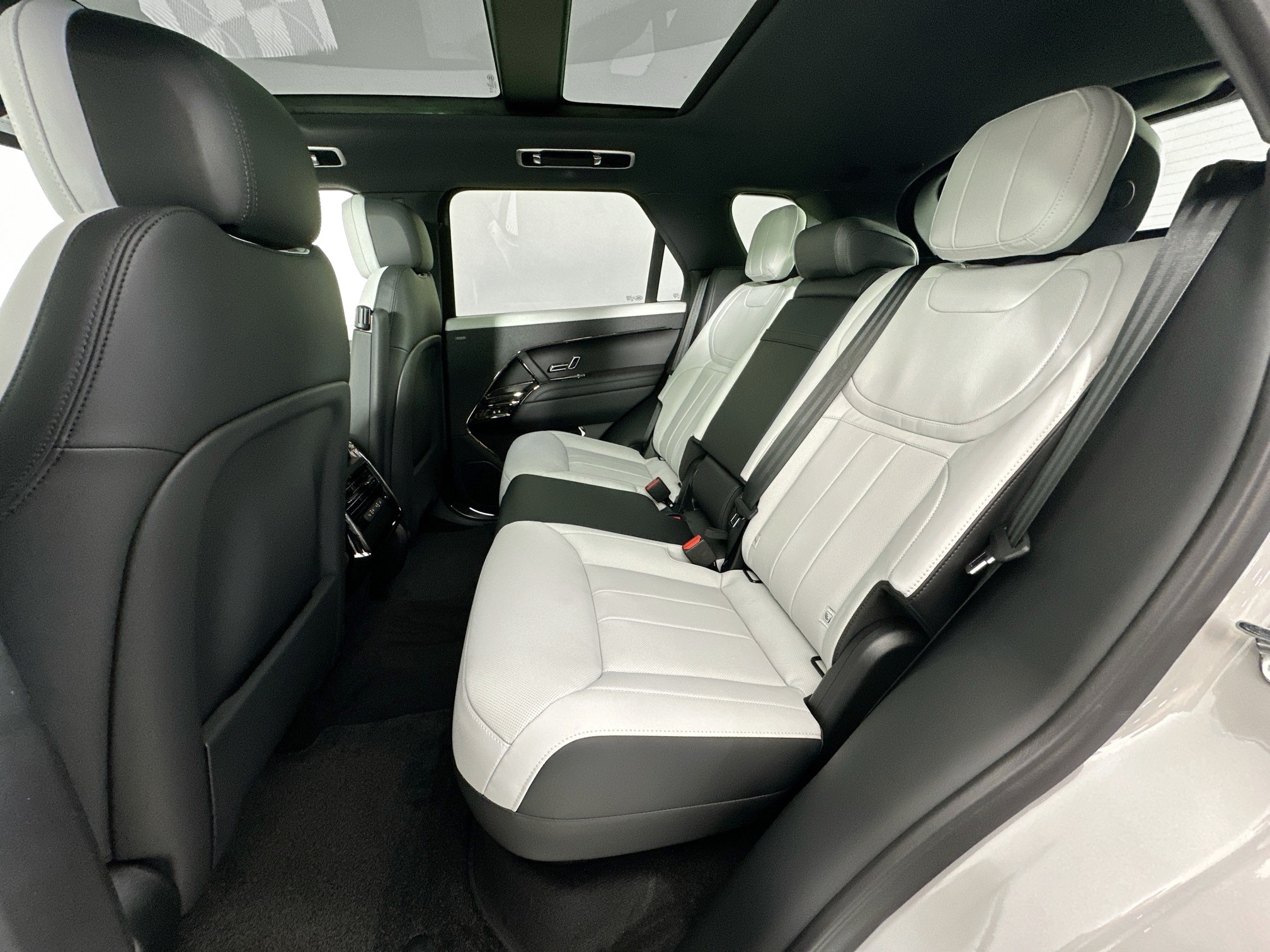 new 2025 Land Rover Range Rover Sport car, priced at $104,785