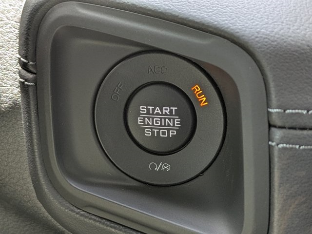 new 2025 Jeep Gladiator car, priced at $41,135