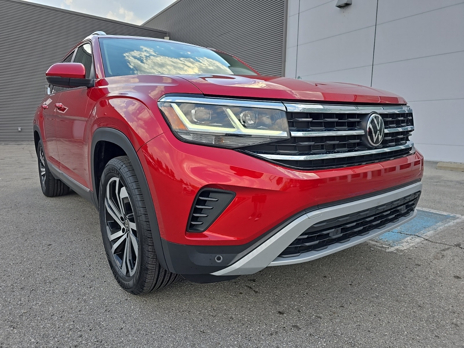 used 2023 Volkswagen Atlas car, priced at $33,300