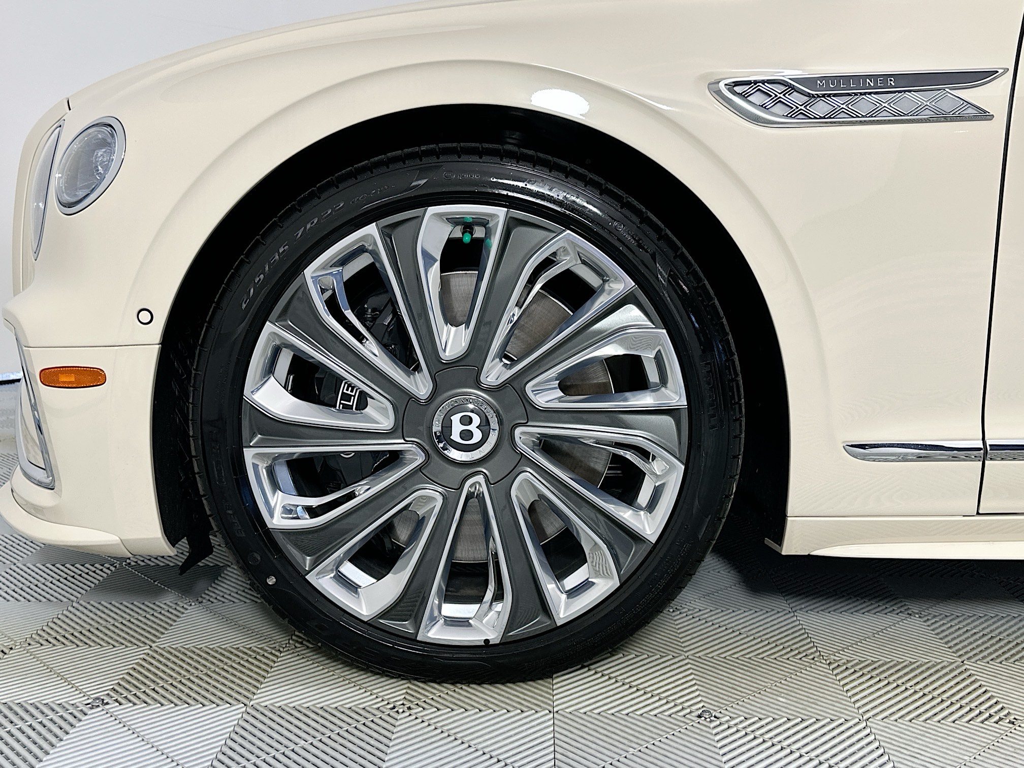 new 2025 Bentley Flying Spur car