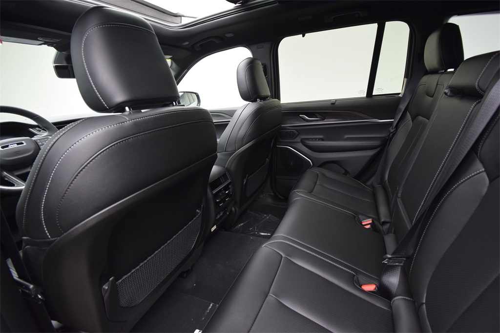 new 2025 Jeep Grand Cherokee car, priced at $55,592