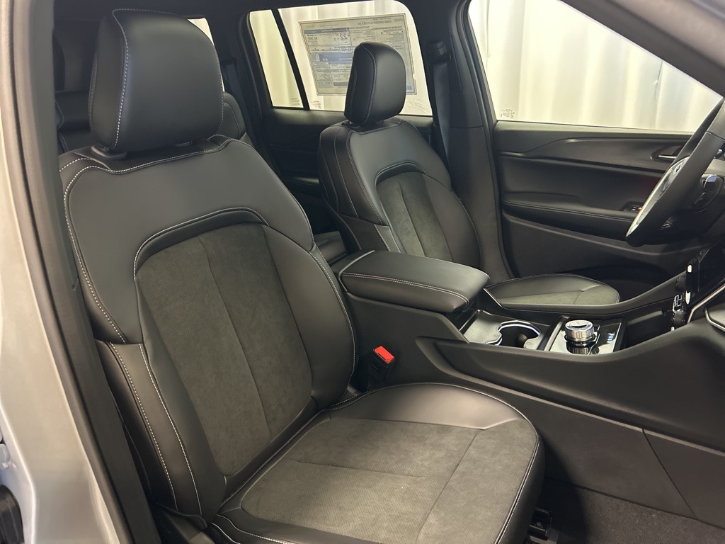 new 2025 Jeep Grand Cherokee car, priced at $47,120