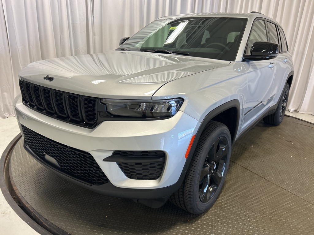 new 2025 Jeep Grand Cherokee car, priced at $47,120