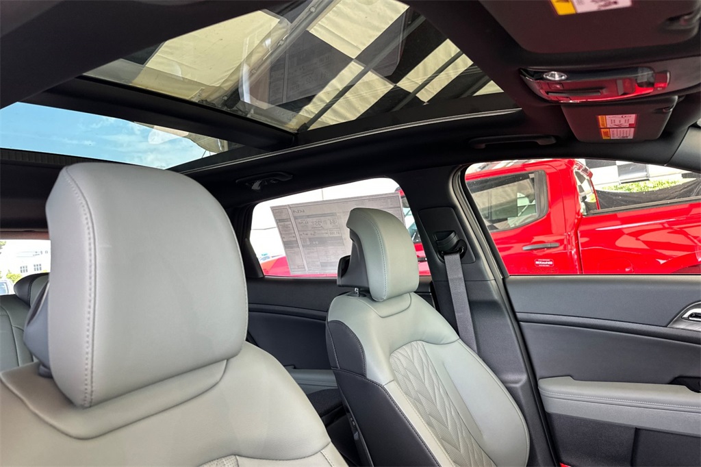 new 2025 Kia Sportage Plug-In Hybrid car, priced at $46,055