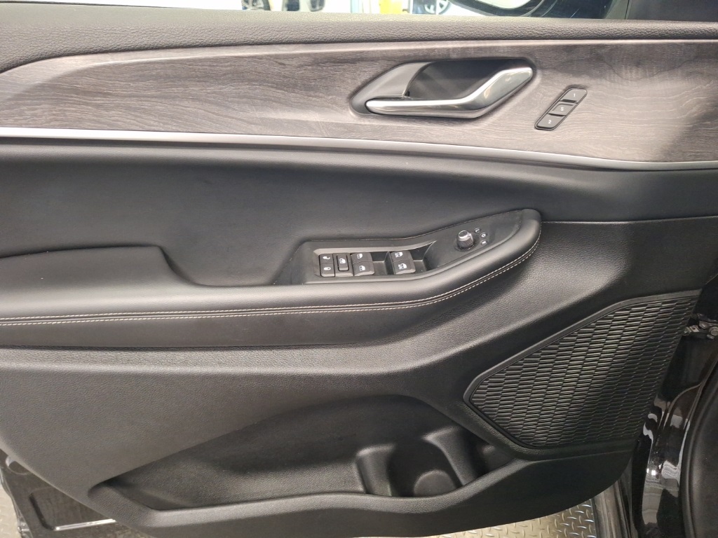 used 2024 Jeep Grand Cherokee L car, priced at $34,777