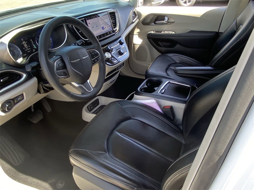 used 2023 Chrysler Pacifica car, priced at $21,991