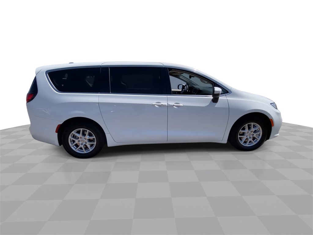 used 2023 Chrysler Pacifica car, priced at $21,991