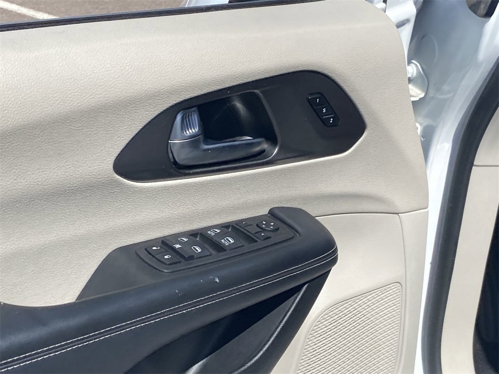 used 2023 Chrysler Pacifica car, priced at $21,991
