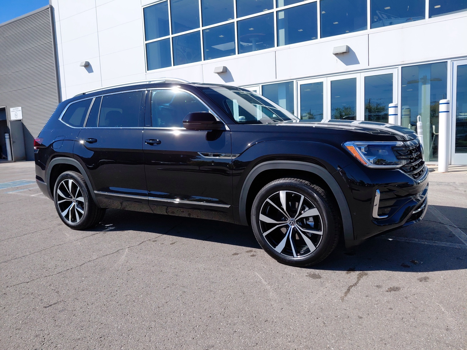 new 2026 Volkswagen Atlas car, priced at $55,511