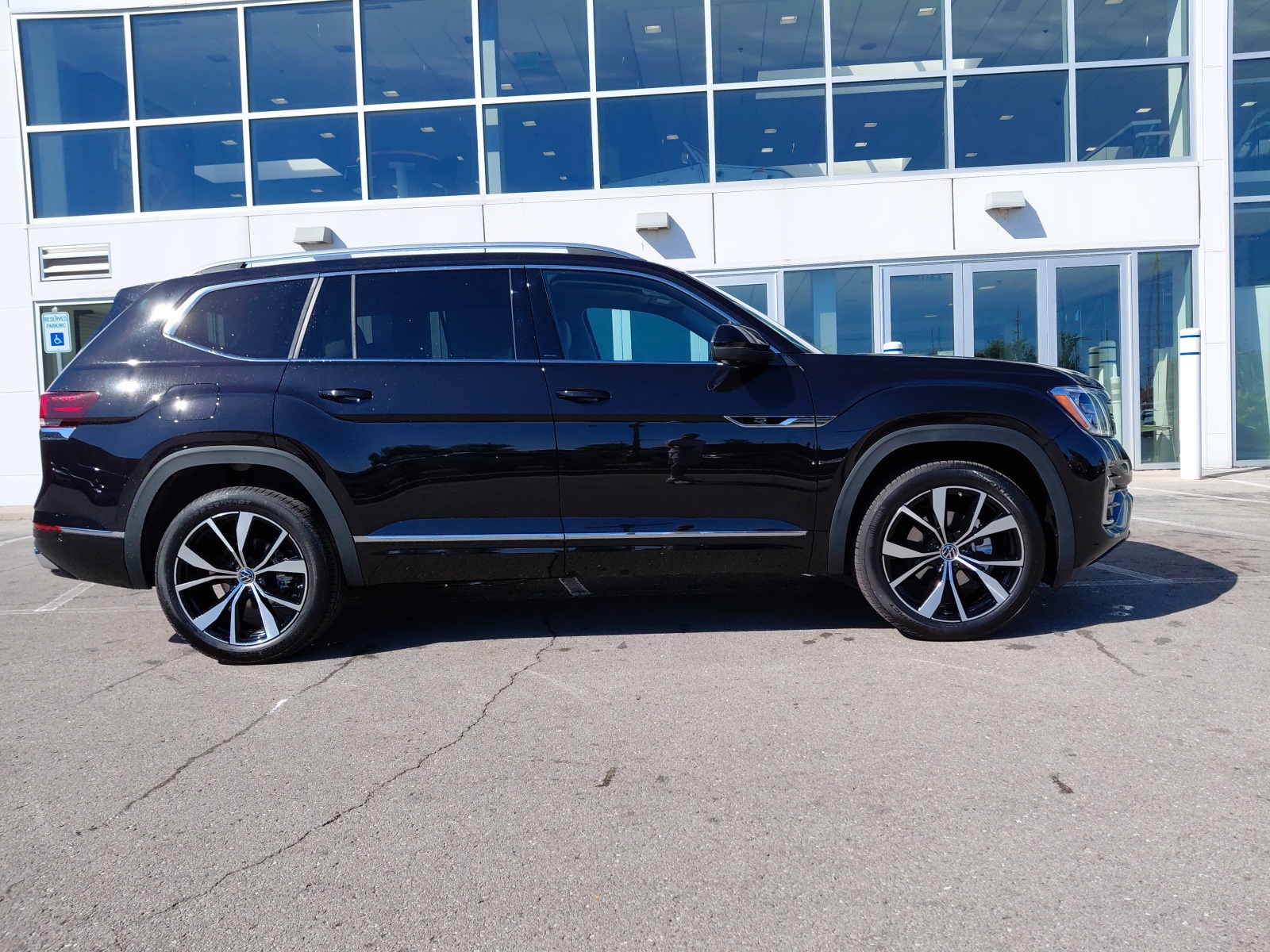 new 2026 Volkswagen Atlas car, priced at $55,511