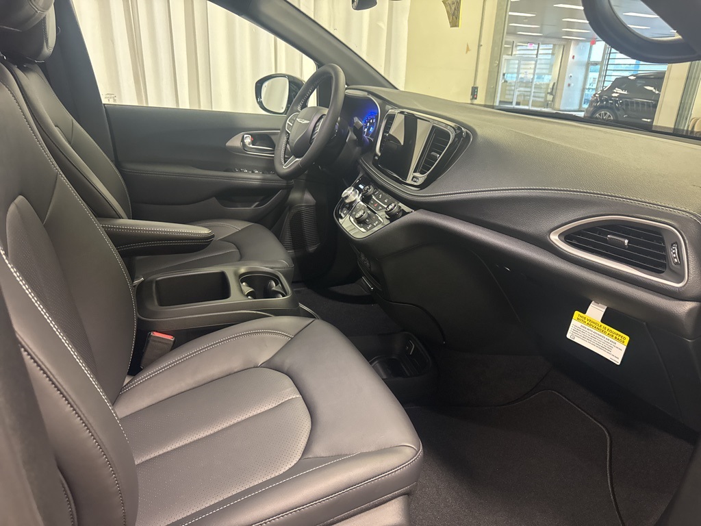 new 2025 Chrysler Pacifica car, priced at $44,473