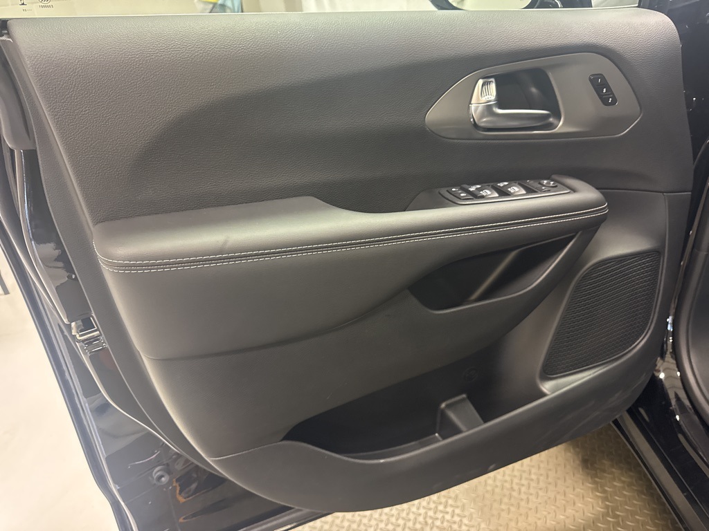 new 2025 Chrysler Pacifica car, priced at $44,473