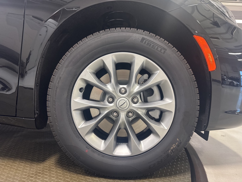 new 2025 Chrysler Pacifica car, priced at $44,473