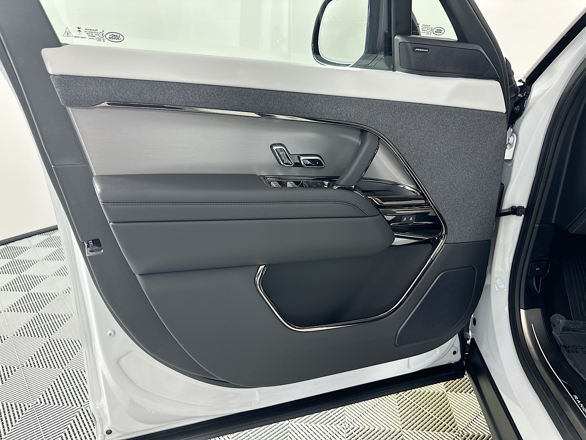 new 2025 Land Rover Range Rover Sport Plug-in Hybrid car, priced at $97,840
