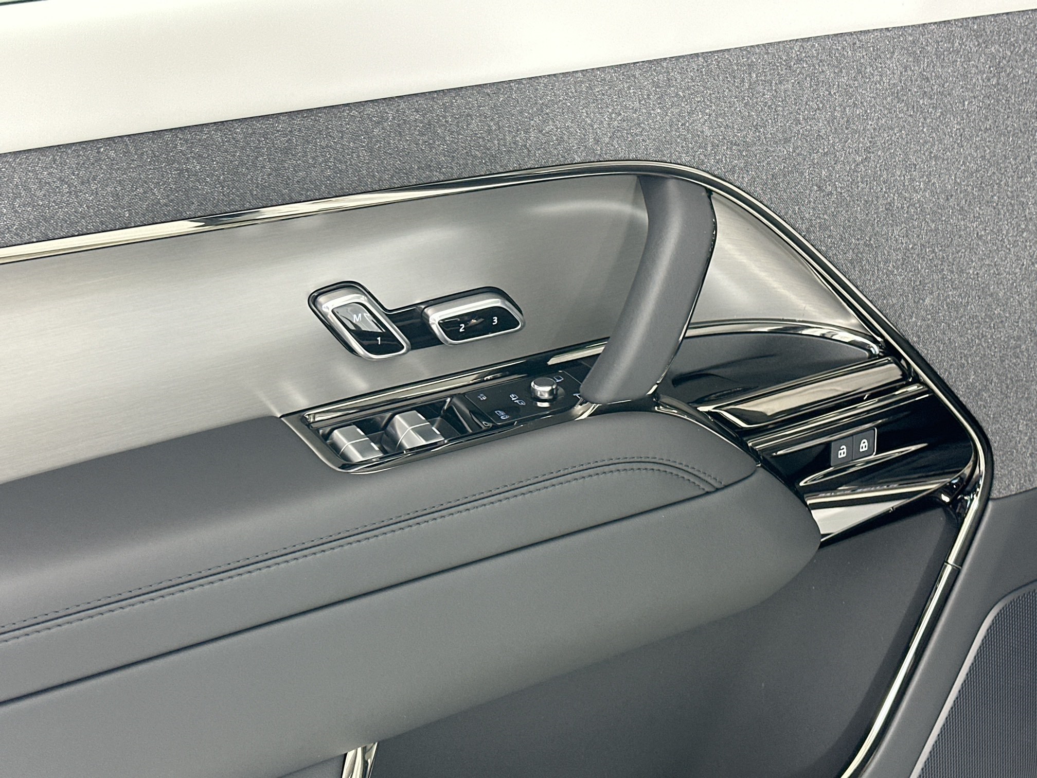 new 2025 Land Rover Range Rover Sport Plug-in Hybrid car, priced at $97,840
