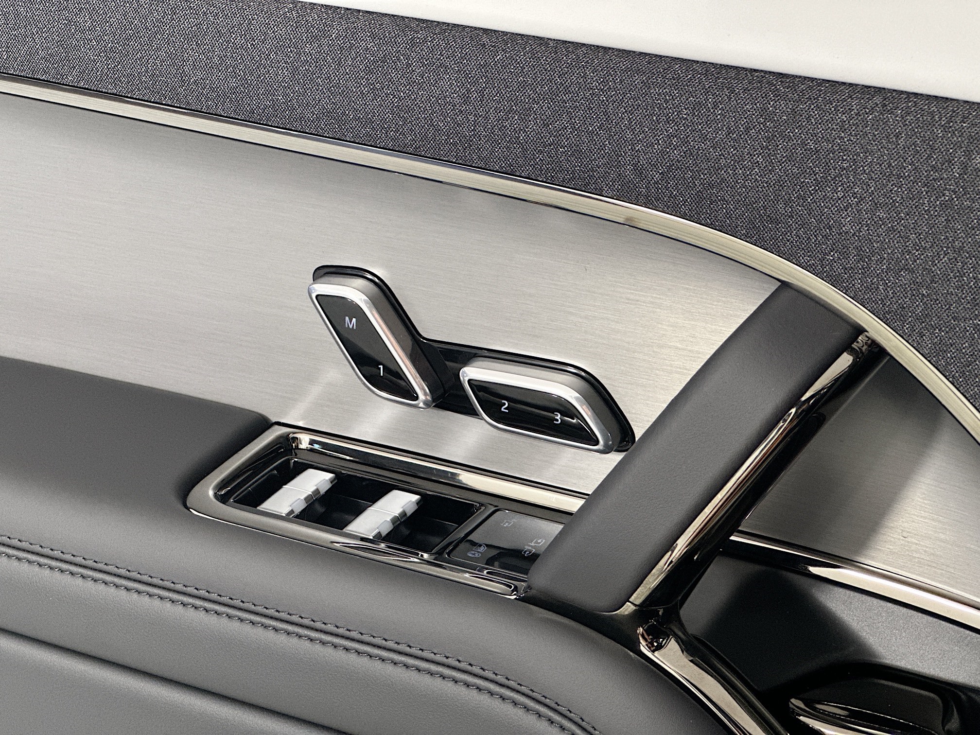 new 2025 Land Rover Range Rover Sport Plug-in Hybrid car, priced at $97,840