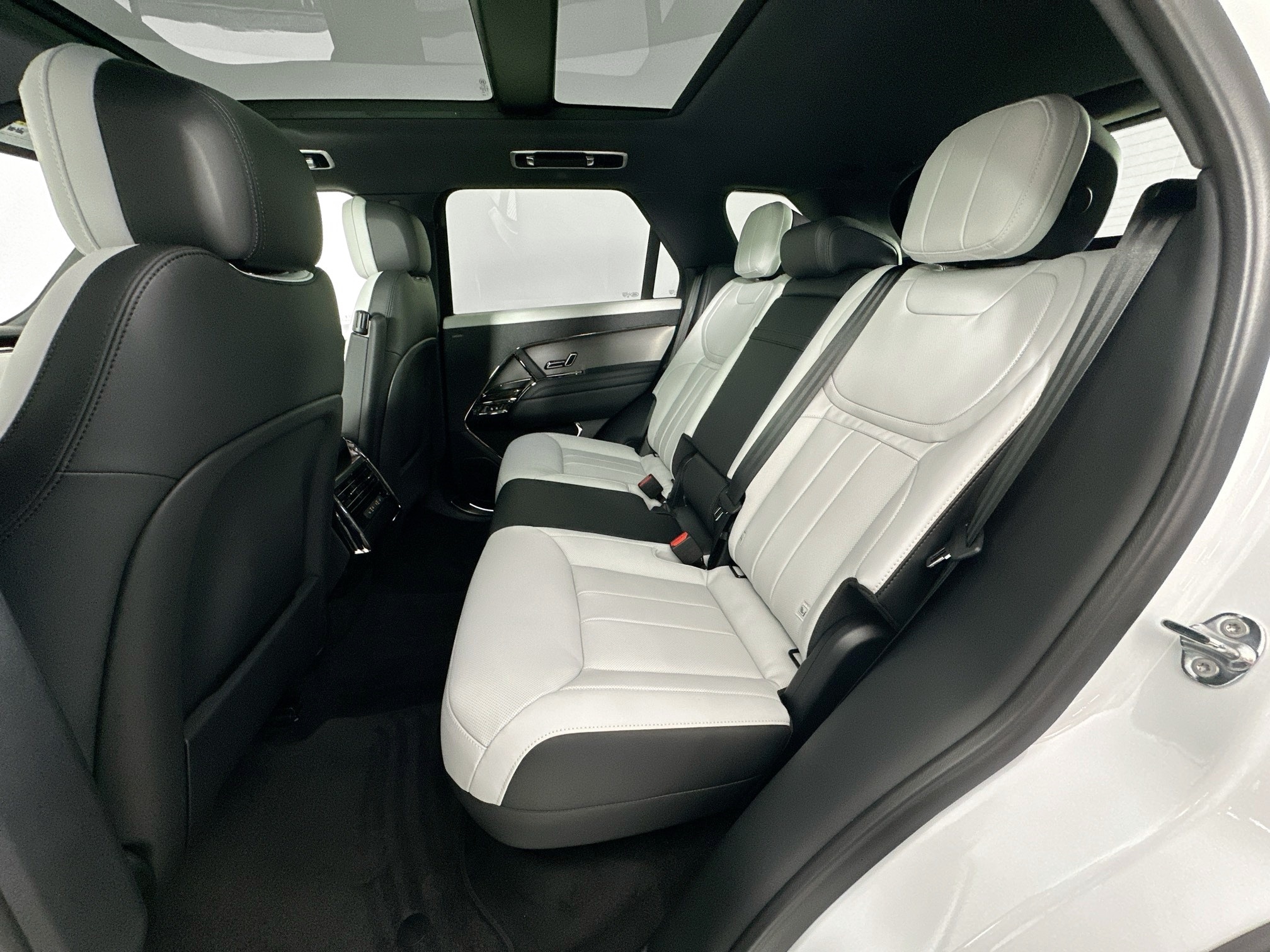 new 2025 Land Rover Range Rover Sport Plug-in Hybrid car, priced at $97,840