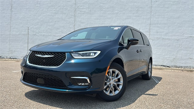 new 2025 Chrysler Pacifica car, priced at $48,159