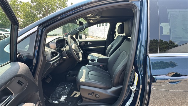 new 2025 Chrysler Pacifica car, priced at $48,159