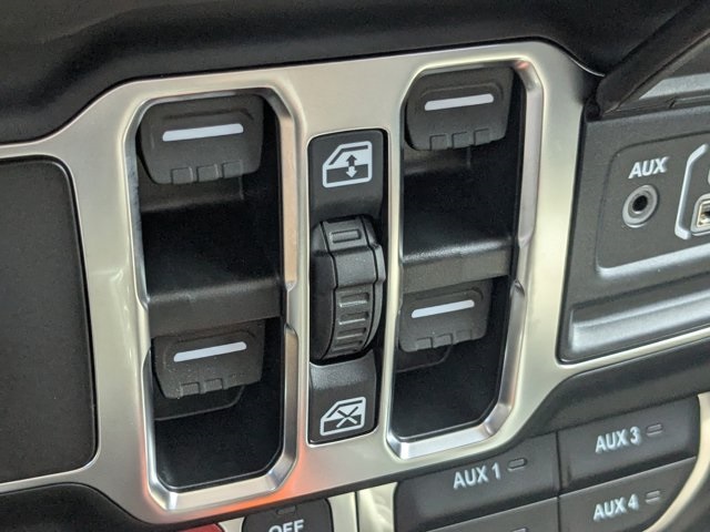 new 2025 Jeep Gladiator car, priced at $42,605