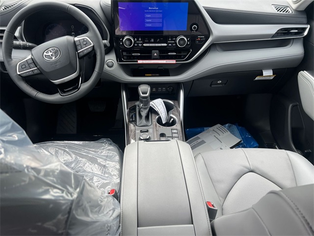 new 2025 Toyota Highlander car, priced at $55,587