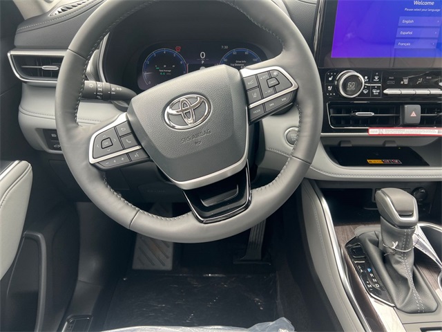 new 2025 Toyota Highlander car, priced at $55,587