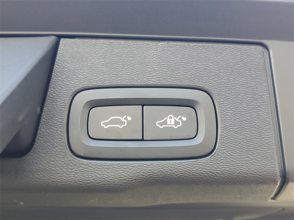 used 2021 Volvo XC60 car, priced at $25,989