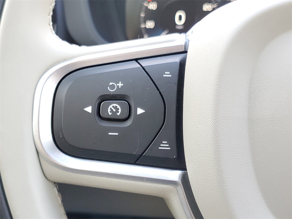 used 2021 Volvo XC60 car, priced at $25,989