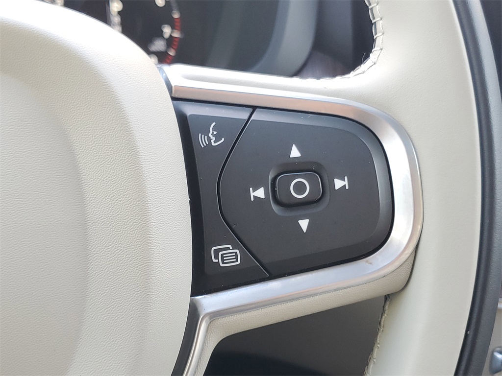 used 2021 Volvo XC60 car, priced at $25,989