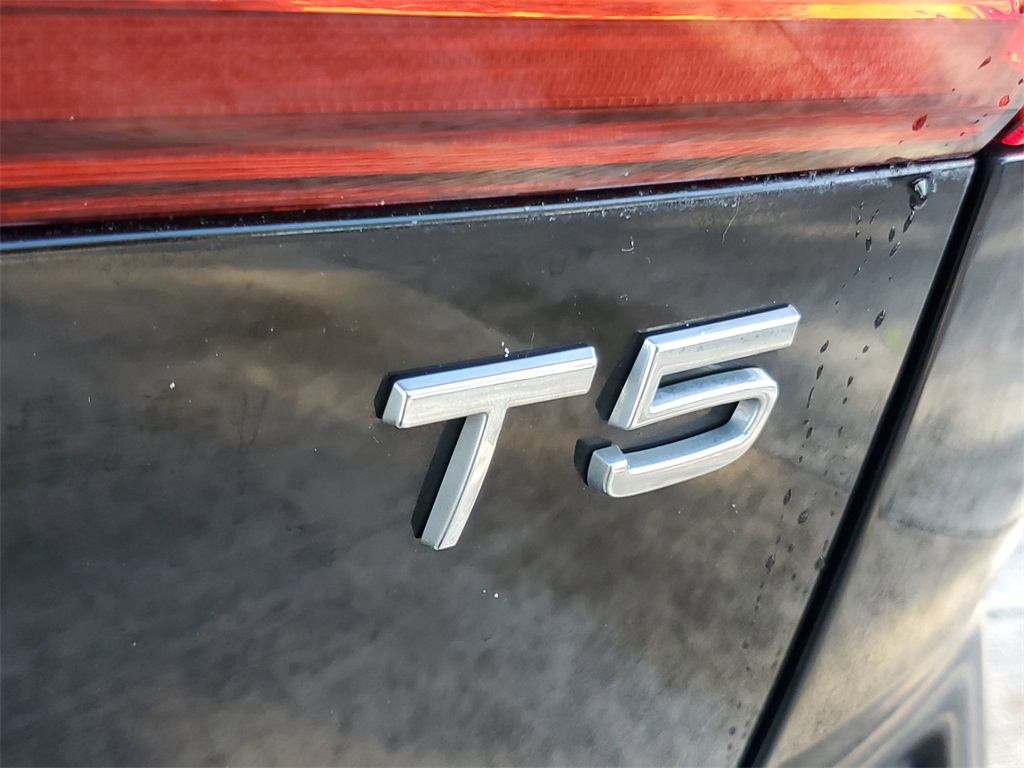 used 2021 Volvo XC60 car, priced at $25,989