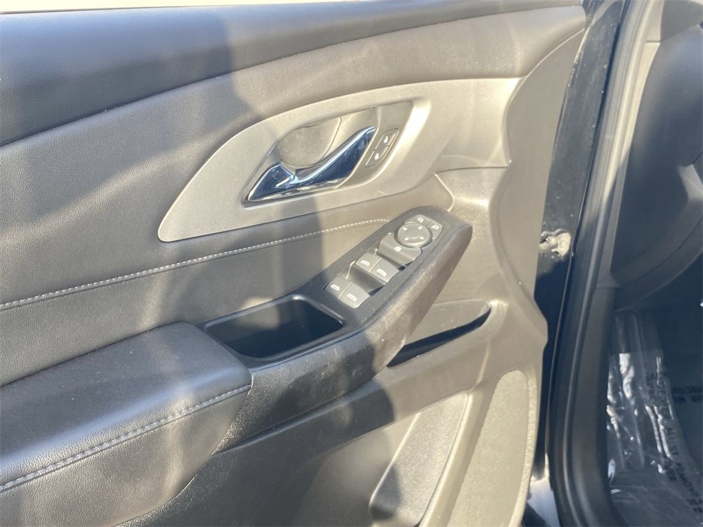 used 2023 Chevrolet Traverse car, priced at $29,991