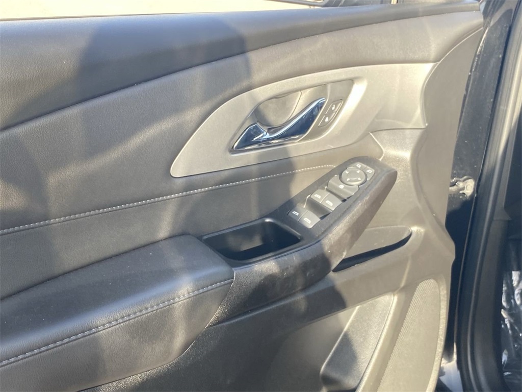 used 2023 Chevrolet Traverse car, priced at $29,991