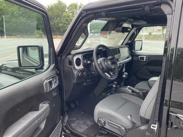 new 2025 Jeep Wrangler car, priced at $36,984