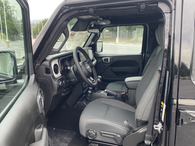 new 2025 Jeep Wrangler car, priced at $36,984