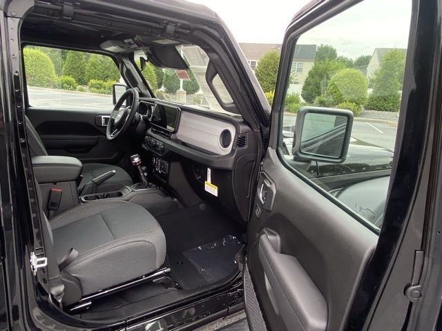 new 2025 Jeep Wrangler car, priced at $36,984