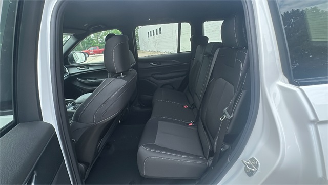 new 2025 Jeep Grand Cherokee car, priced at $41,648