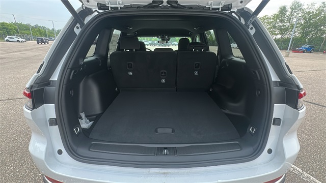 new 2025 Jeep Grand Cherokee car, priced at $41,648