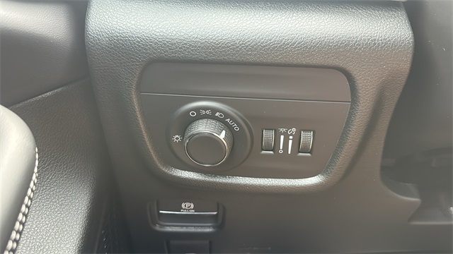 new 2025 Jeep Grand Cherokee car, priced at $41,648