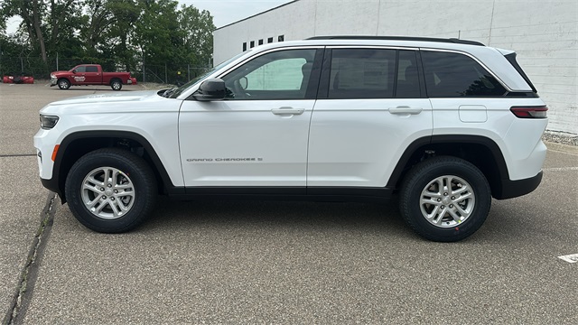 new 2025 Jeep Grand Cherokee car, priced at $41,648
