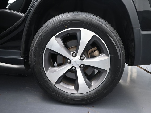 used 2020 Jeep Cherokee car, priced at $14,930