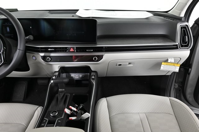 new 2025 Kia Sorento car, priced at $41,222