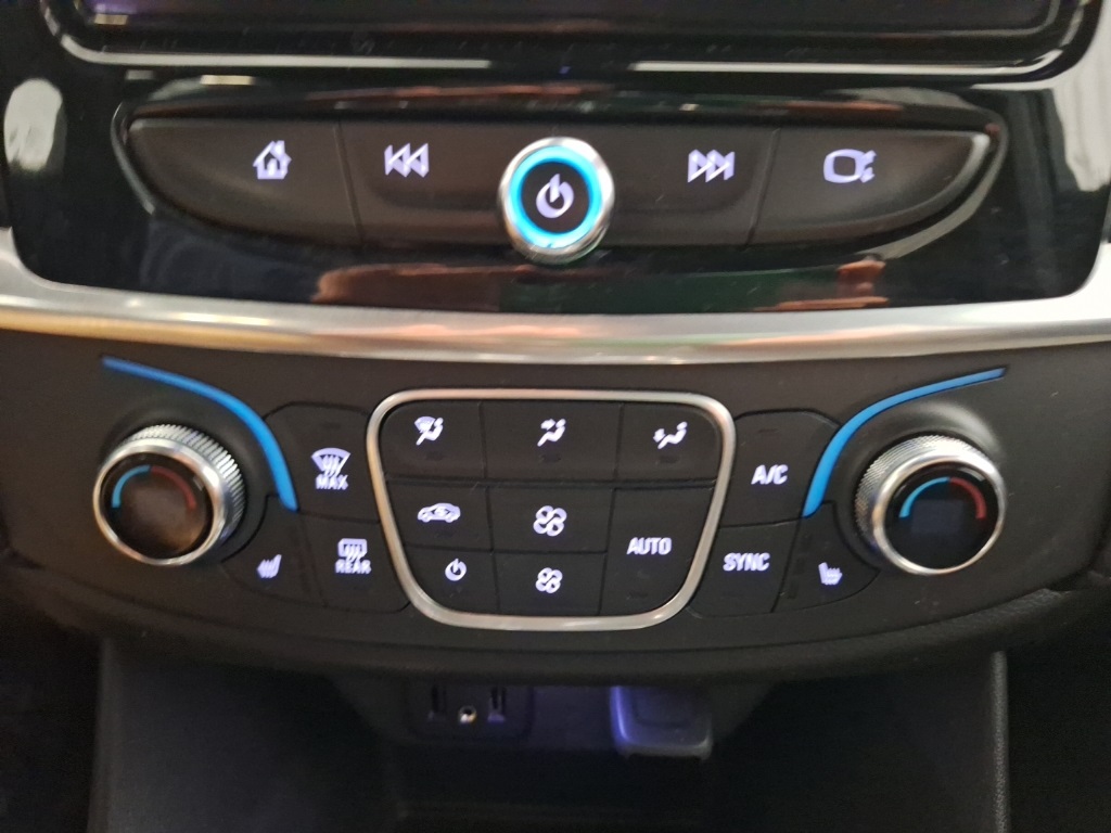 used 2022 Chevrolet Traverse car, priced at $25,993