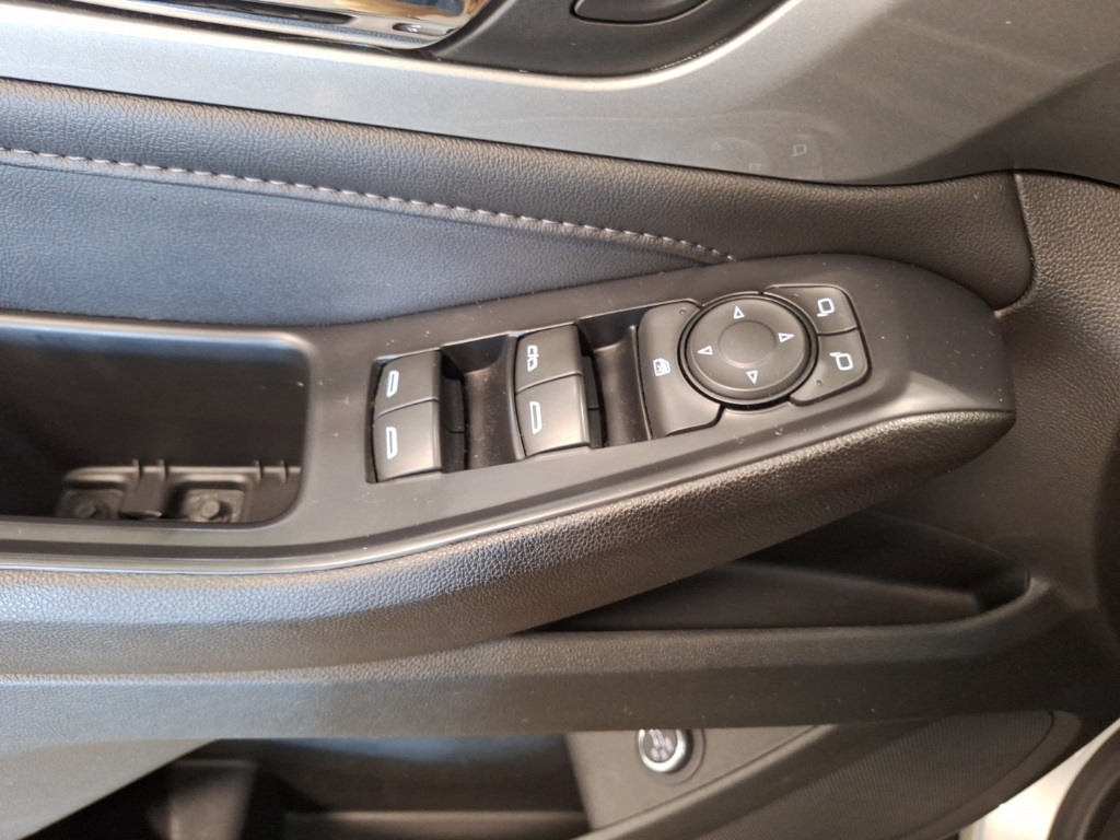 used 2022 Chevrolet Traverse car, priced at $25,993